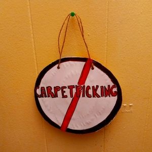 Anti carpetpicking sign